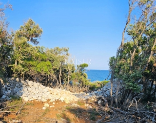 Isola di Cherso, Punta Križa, terreno con accesso al mare