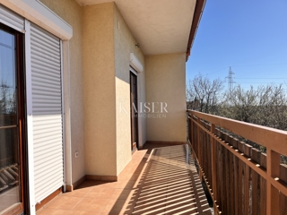 Rijeka, Marinići - casa con locali commerciali in una posizione popolare