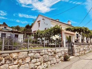 Bakar, Hreljin – Casa tradizionale con terreno edificabile aggiuntivo