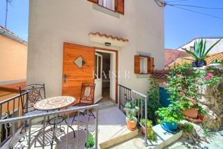 Isola di Krk, Vrbnik - casa ristrutturata 72m2 nel centro storico di Vrbnik