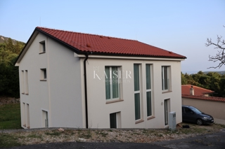Novi Vinodolski, Bribir - Appartamento duplex con giardino