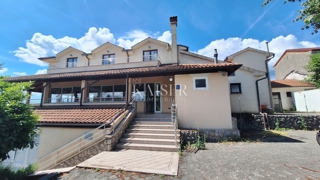 Matulji, Šapjane, edificio commerciale su 3 piani, parcheggio esterno, 780 m2 di superficie utile