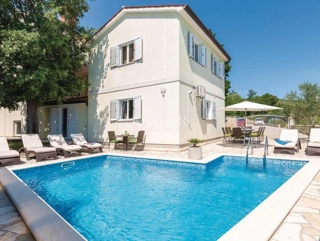 Istria, Rabac - casa con due appartamenti e vista mare, 199 m2