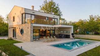 Istria, Labin - nuovo edificio con piscina 218 m2