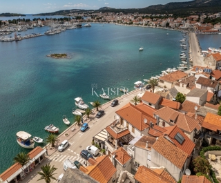 Appartamento ristorante fronte mare Casa a Rogoznica