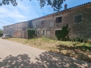 Istria - una rovina su un terreno di 1500 m2