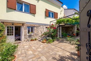 Tribalj, lussuosa casa in pietra con piscina
