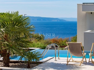 Kostrena, casa con tre unità abitative e una splendida vista sul Golfo del Quarnero