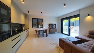 Istria - Parenzo, appartamento di lusso al piano terra a 500 m dal mare