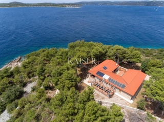 Spalato, Drvenik - Lussuosa villa in pietra, 8700 m2, prima fila al mare