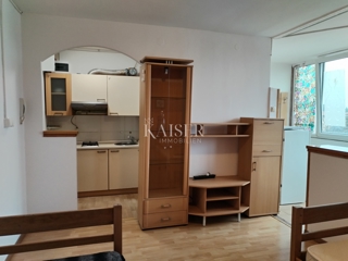 Istria, Umago, monolocale in centro, 27m2, a 500m dal mare