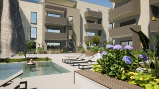 Istria - Parenzo, appartamento in un edificio con ascensore e piscina, due camere da letto