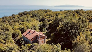 Veprinac – Casa familiare con ampio terreno in mezzo alla natura