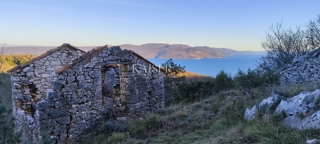 Brseč - terreno edificabile con ruderi, 2300m2