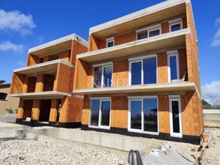 Istria, Parenzo - casa bifamiliare con piscina