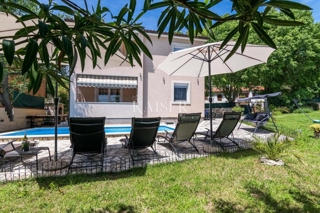 Istria, Pola - Casa familiare di 250 m² in posizione attraente con piscina