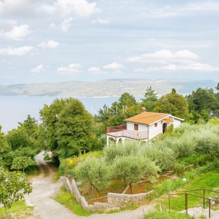 Opatija, Brseč - casa con due appartamenti, 90 m², a 600 m dal mare