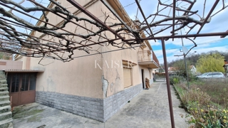 Opatija, Jušići, casa antica con ampio terreno