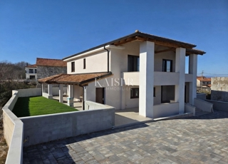 Isola di Krk, zona Dobrinj - villa esclusiva con piscina, 210m2