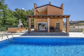 Tinjan - due case bifamiliari con piscina, 170 m2