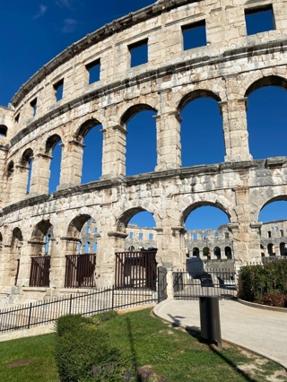 Istria, Pola - 150m dall'Arena di Pola appartamento da ristrutturare 118m2 