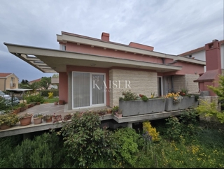 Zara - Esclusiva casa familiare con giardino