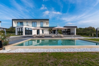 Istria - Parenzo, villa moderna con piscina e centro benessere