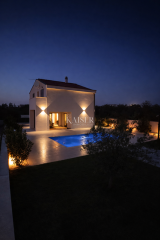 Zara – Murvica | Casa moderna con piscina e ampio giardino