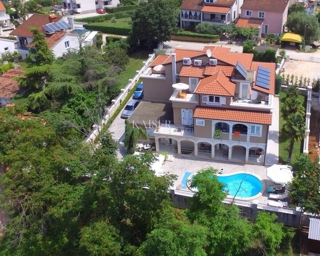 Istria, Parenzo - casa plurifamiliare con piscina, 685 m2