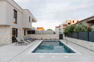 Isola di Pag - casa di nuova costruzione a 300 m dal mare