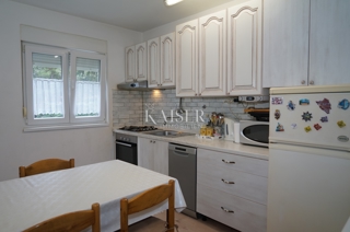 Istria - Parenzo, appartamento con 2 camere da letto, posizione eccellente, a 400 m dal mare