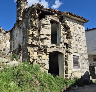 Istria - Buzet, case in pietra distrutte da ristrutturare
