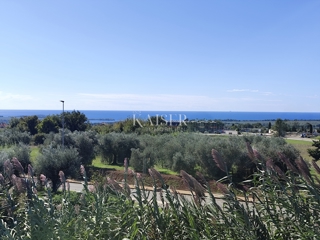 Istria, Parenzo - moderno edificio nuovo vicino alla spiaggia