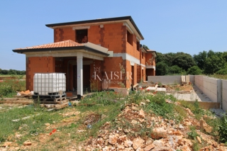 Istria, Pola - moderna casa bifamiliare di 170m2 con piscina