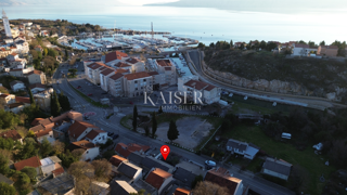 Novi Vinodolski - spaziosa casa in pietra con giardino e garage