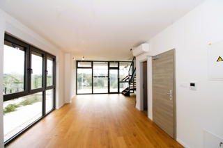 Istria, Rovigno - moderno appartamento duplex di 112 m2 con giardino e garage