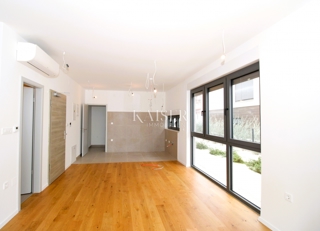 Istria, Rovigno - appartamento moderno a due piani di 118 m2 con garage