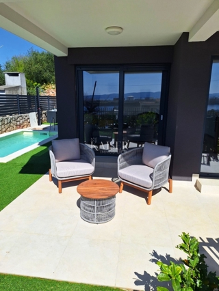 Isola di Krk, Omišalj - appartamento moderno di 67 m2 a soli 250 m dal mare