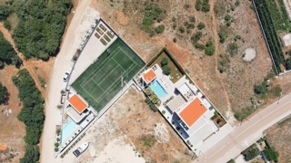 Nin, Poljica Brig - proprietà unica con due case, piscine e un nuovo progetto di villa