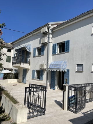 Mali Lošinj, casa storica ristrutturata nel centro, 261 m², 3 piani, giardino