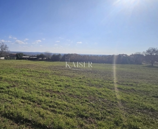 Istria, Parenzo - attraente terreno edificabile 3.150 m2