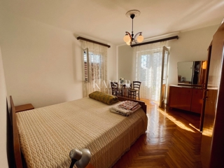 Opatija, Lovran – Piano di una casa familiare con terrazza e giardino al centro