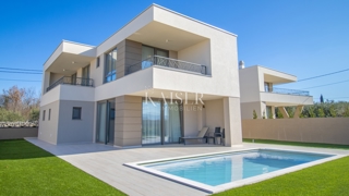 Isola di Krk, Brzac - villa moderna con piscina 165m2