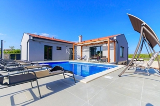 Istria, Barbana - casa con piscina immersa nella natura, 156 m2