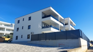 Istria, Cittanova - appartamento con due camere da letto e soggiorno, 66m2; primo piano