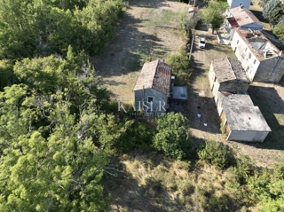 Istria, Labin - case da ristrutturare in posizione tranquilla, 188 m2