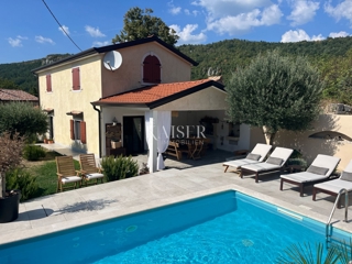 Lupoglav - bella casa in pietra con piscina