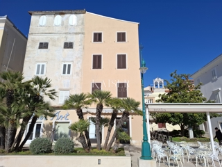 Mali Lošinj, casa 144 m2 con spazio commerciale