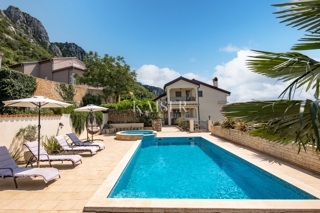Novi Vinodolski, Bribir - Casa vacanze con giardino e piscina