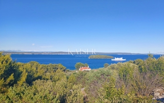 Ugljan, Kukljica, terreno edificabile 1686 m2, a 150 m dal mare con vista sul canale di Zara